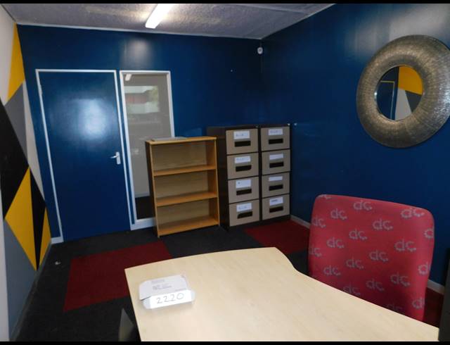 1,005M² OFFICE TO LET IN FERNDALE